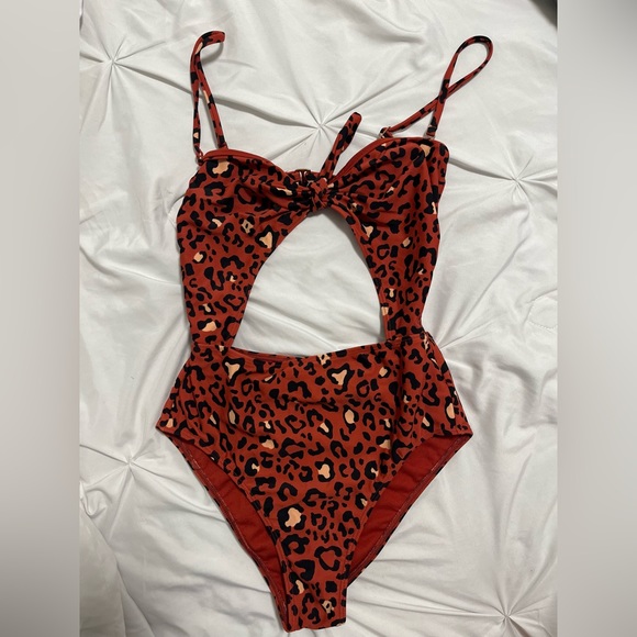 Hollister leopard one piece bathing suit - Picture 1 of 2